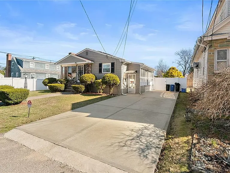 8 Ashby St — Photo 24