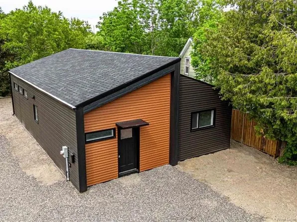 18 Eaton St, Saint Stephen, NB E3L 1E6