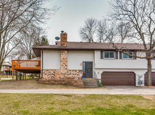 8101 W Park Hills Dr, Bloomington, MN 55438