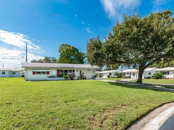 9529 141st St, Seminole, FL 33776