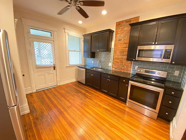 Hunter Ave 1045-1047 GW2 — Photo 9