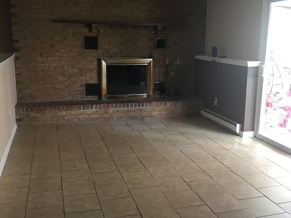 Living room full fireplace 
