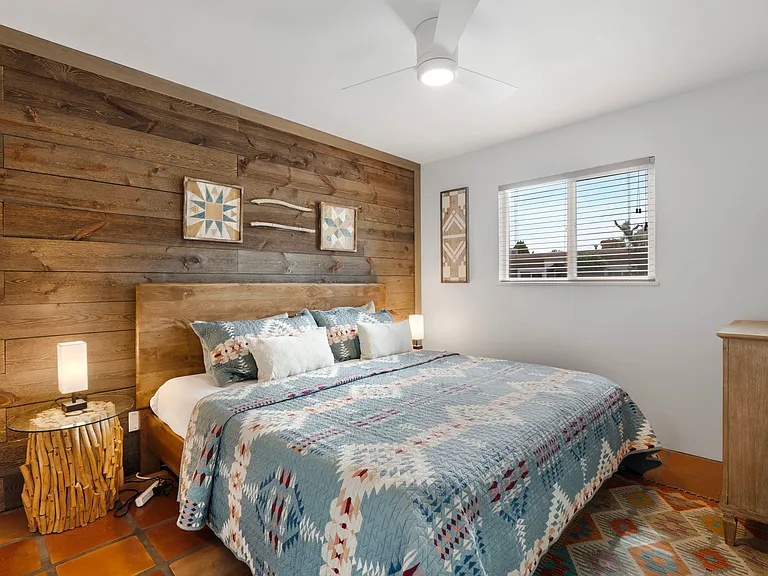 Bedroom / King Bed
