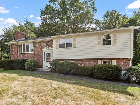 4 Mansfield Dr, Chelmsford, MA 01824
