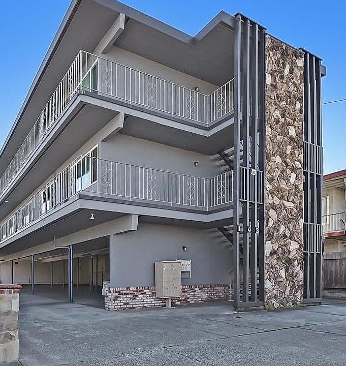 1st image of 142 Santa Lucia Ave