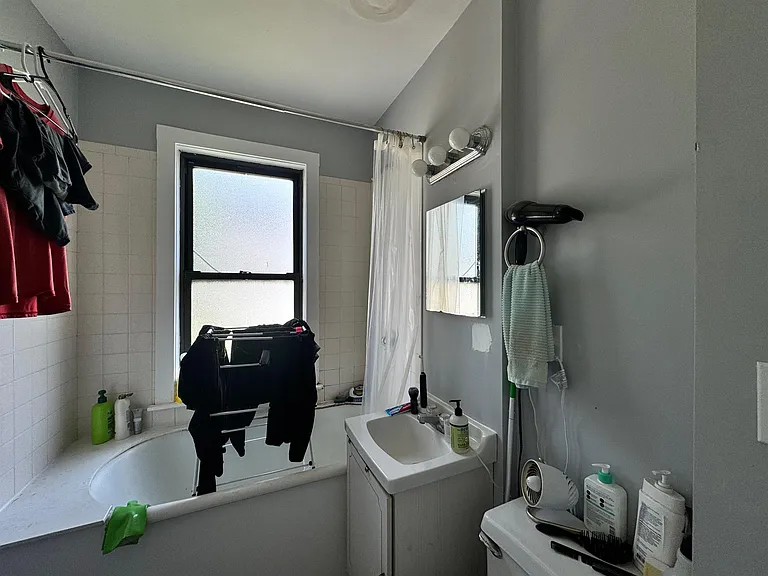 570 Putnam Ave #2R — Photo 4