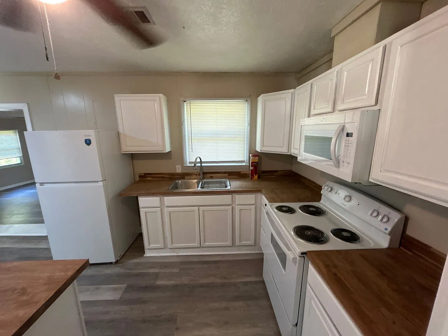 3 Bed 2 Bath Brick Home — Photo 2