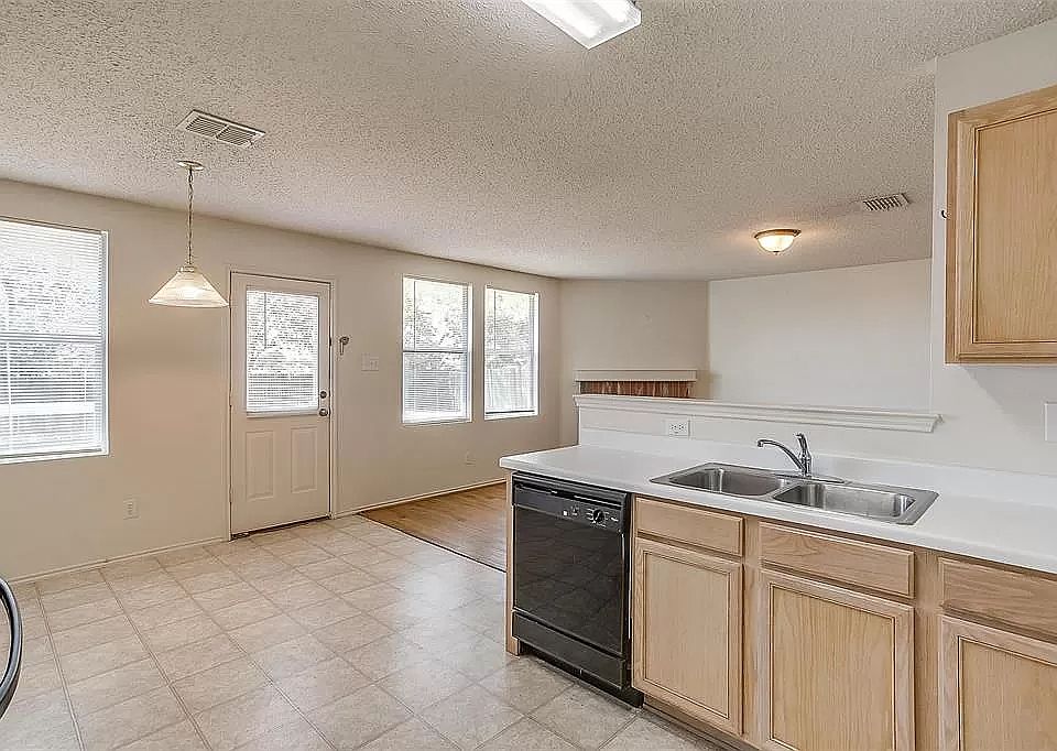 2nd image of 109 Phlox Ln