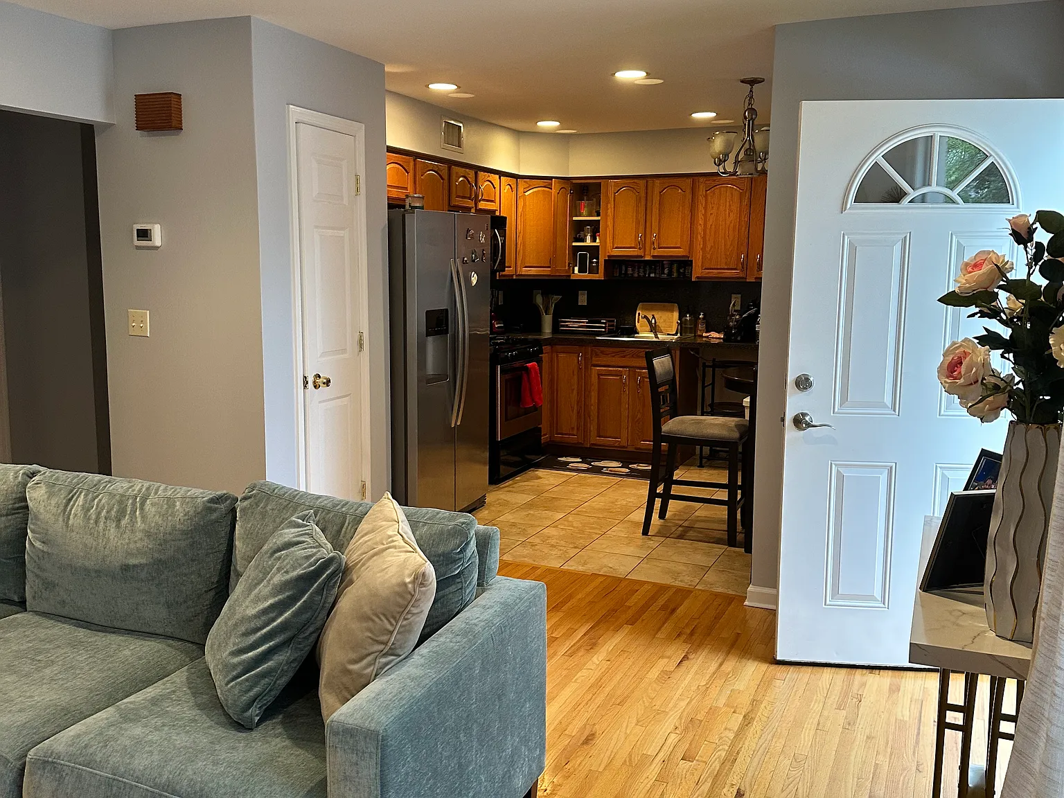 2 bed, 2396 sqft, $2,200 — Photo 3