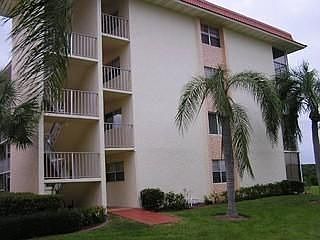2nd image of 305 Goodlette Frank Rd S