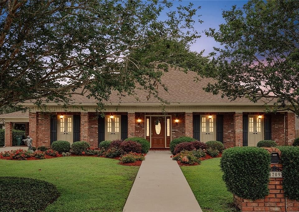 1st image of 1709 Lake Salvador Dr