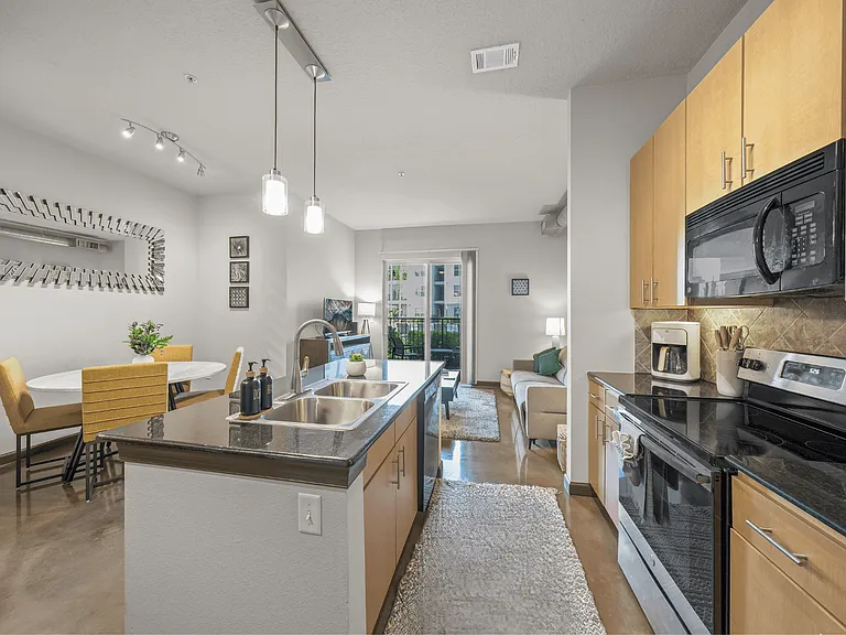 Millennium Westshore — Photo 9