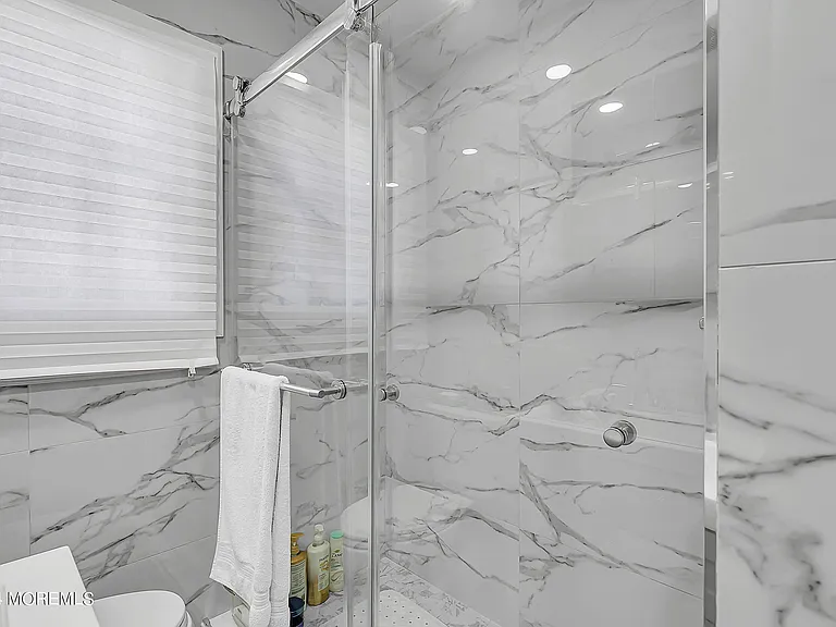 295 Jerome Ave — Photo 20