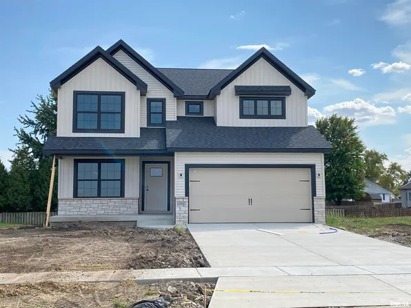 400 Hawks Nest Dr, Chatham, IL 62629