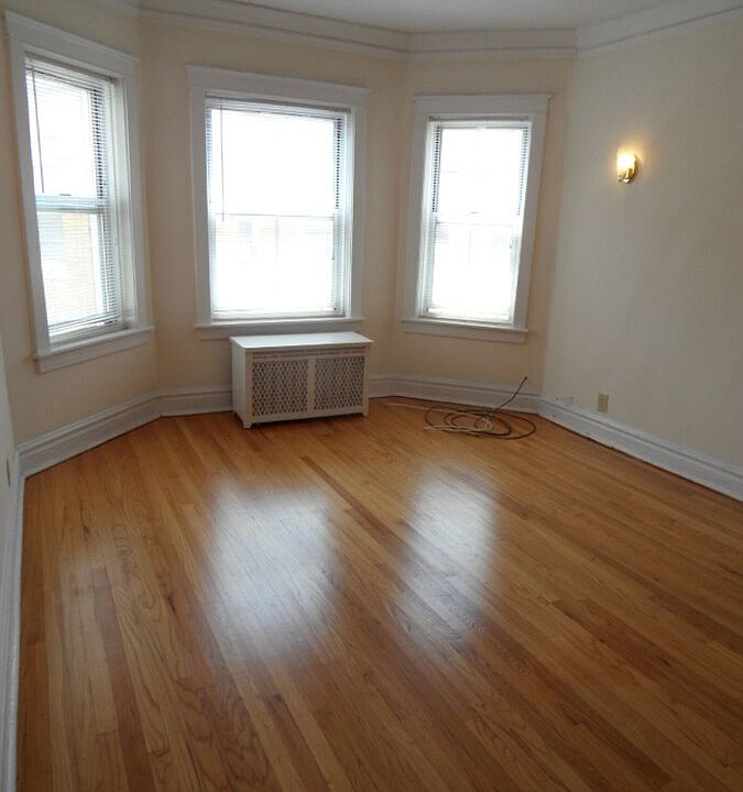 1st image of 6964-3A N Sheridan Rd #A