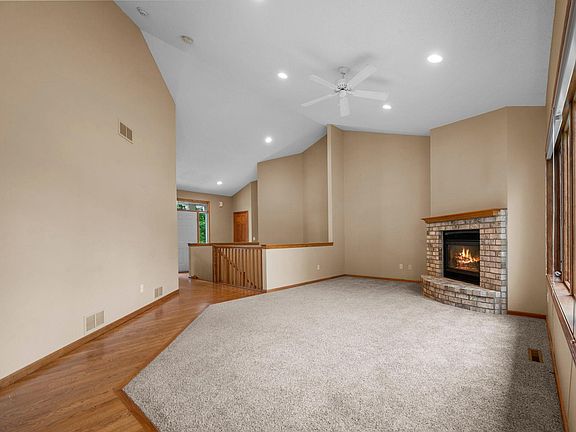 5th image of 3878 Arlington Dr