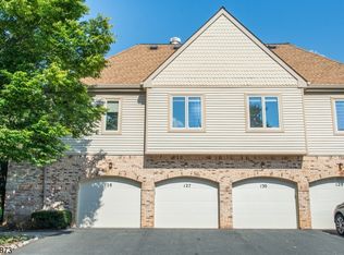 127 Sunrise Dr, Whippany, NJ 07981