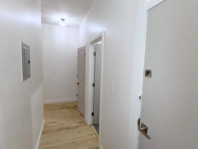 2345 Lincoln Park — Photo 30