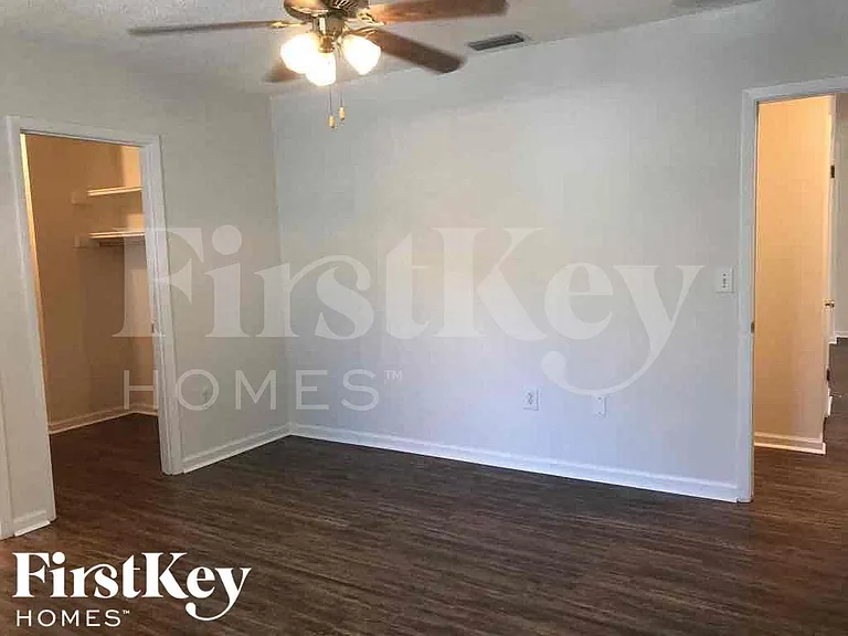 833 Wee Burn St — Photo 10