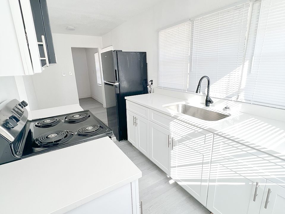 1st image of 205 S Grove St #6
