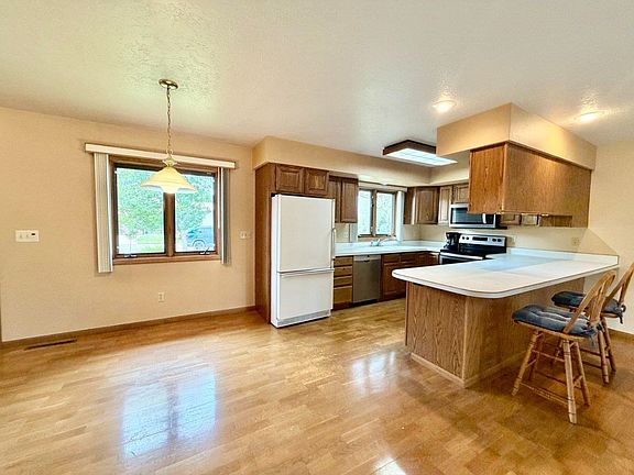 5th image of 600 32nd Ave SW APT D