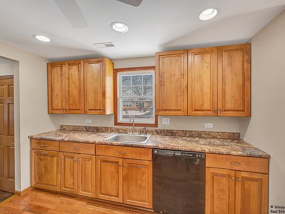 4th image of 521 Spring Ave