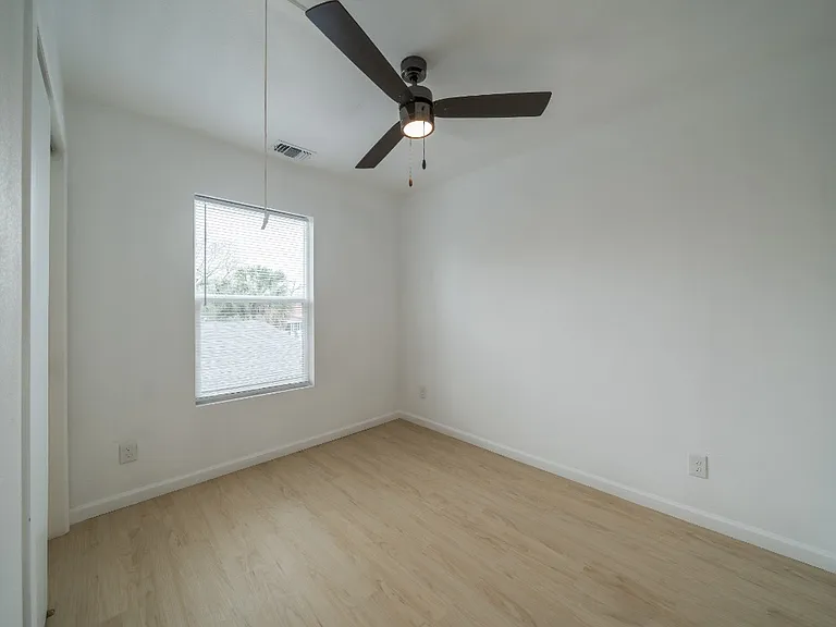 1005 Essex St #202 — Photo 21