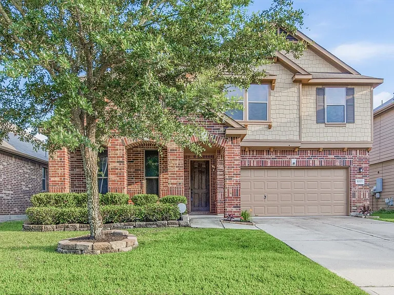 16515 Williamstown Dr — Photo 1