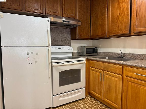 4th image of 330 8th St APT 3D