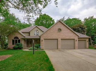 52689 Willow Bend Dr, Granger, IN 46530