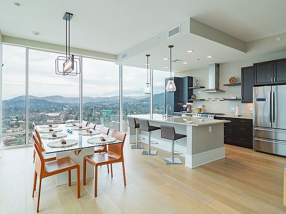 Dine and cook while enjoying breathtaking views.