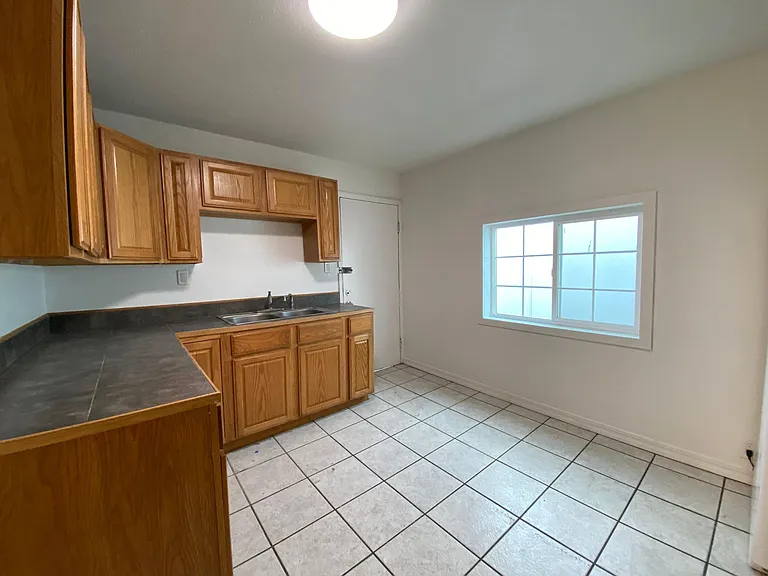 2310 E Madison St — Photo 11