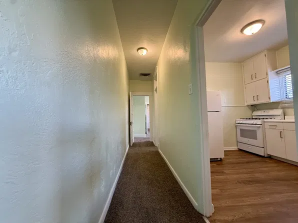 Large UNM Apt- Quality Updates, Great Character ~ 960 SF, 1500 Gold Ave SE, Albuquerque, NM 87106