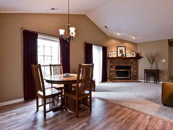 3rd image of 6773 Colony Pointe South Dr