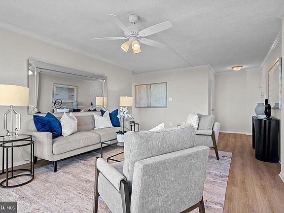 4th image of 2059 Huntington Ave APT 1414