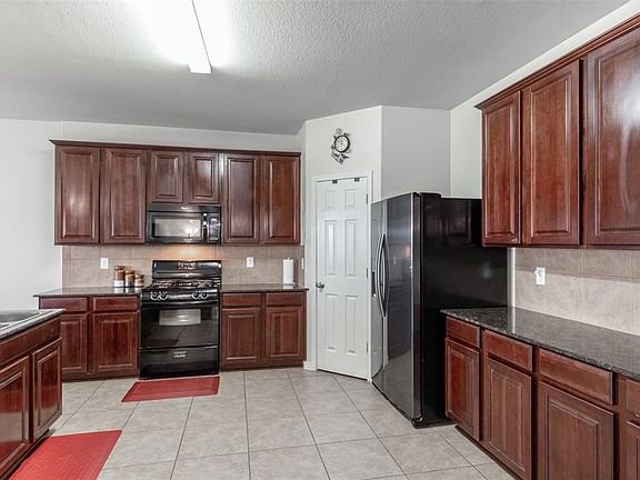 5th image of 19527 Majestic Landing Ln