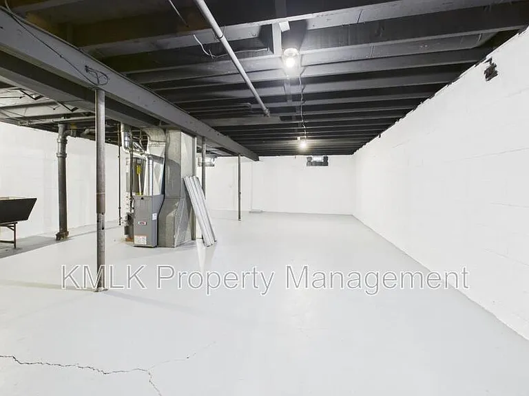 1624 Merrill Ave — Photo 18