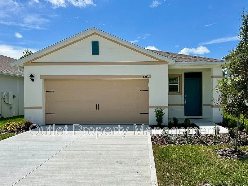 4 bed, 2.0 bath, $2,500 — Photo 1