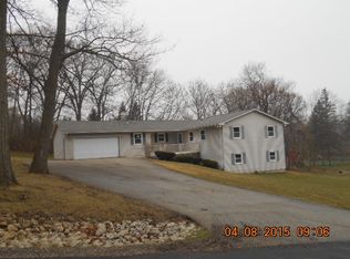 402 Crestview Rd, Fox River Grove, IL 60021
