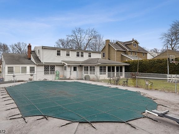 3rd image of 36 Barnida Dr