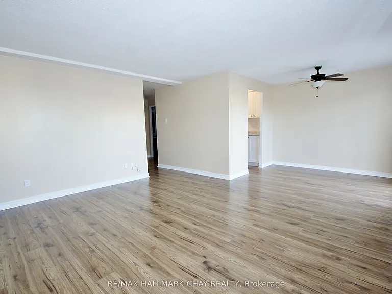 95 Holland St W #C3A — Photo 3