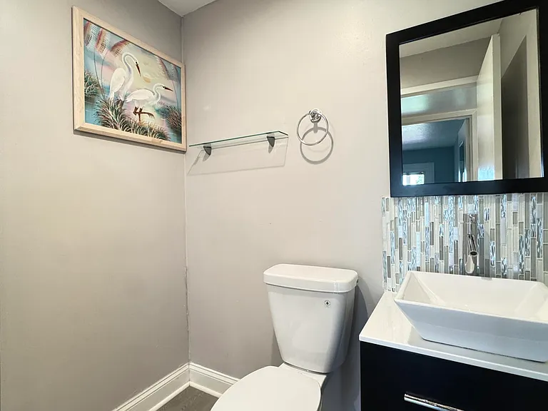 220 Seville Ct #J — Photo 13