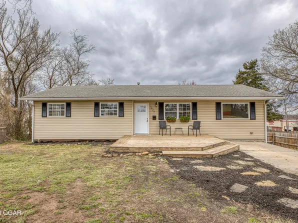 1628 Jefferson Cir, Webb City, MO 64870