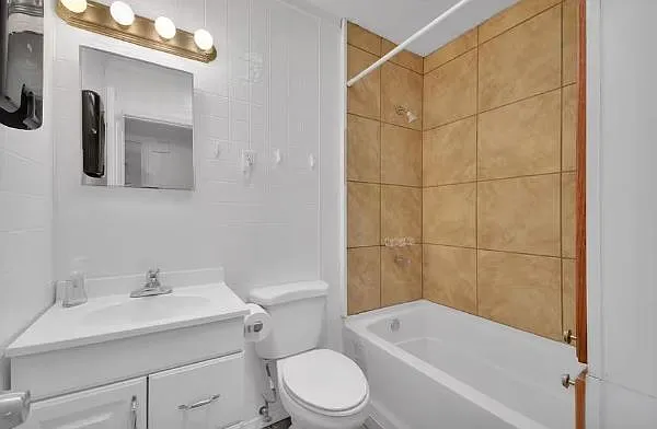 4 bed, 1263 sqft, $4,899 — Photo 4