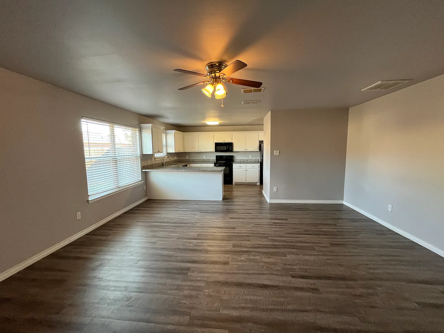4 bed, 1728 sqft, $1,650 — Photo 3