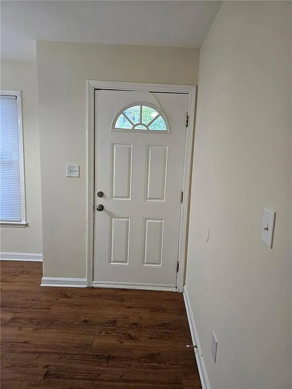2 bed, 2.0 bath, 4236 sqft, $1,350 — Photo 2