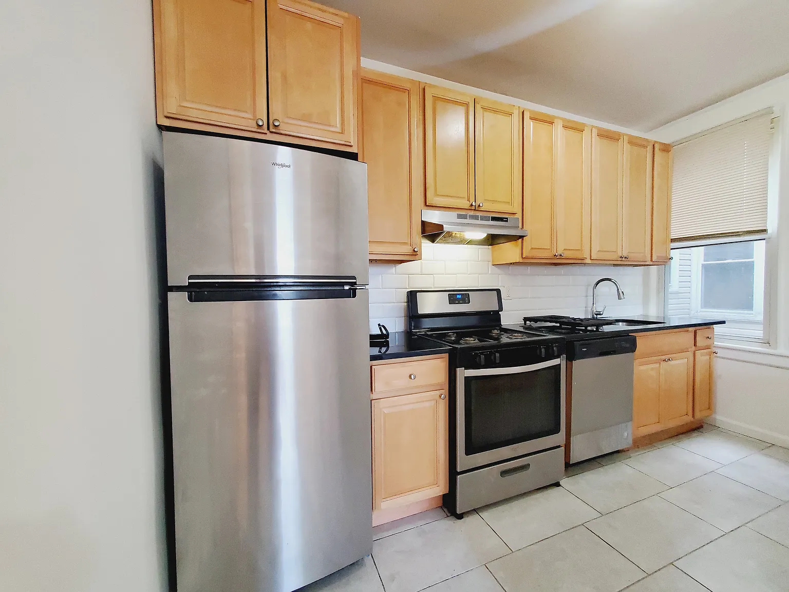 4 bed, 1200 sqft, $3,000 — Photo 2