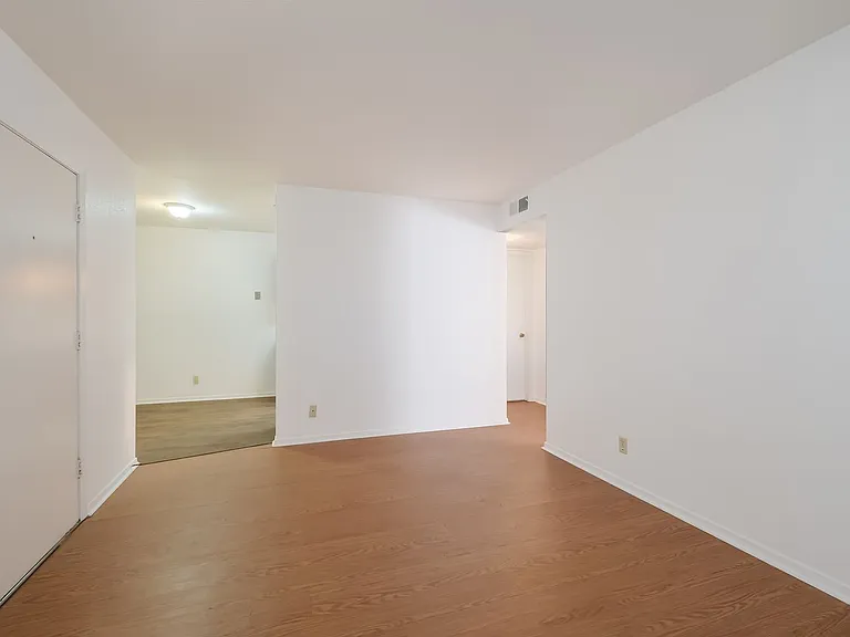 305 W Woodlawn Ave #103 — Photo 7