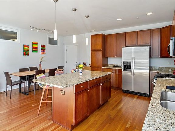 5th image of 932 Broadway St Unit 1