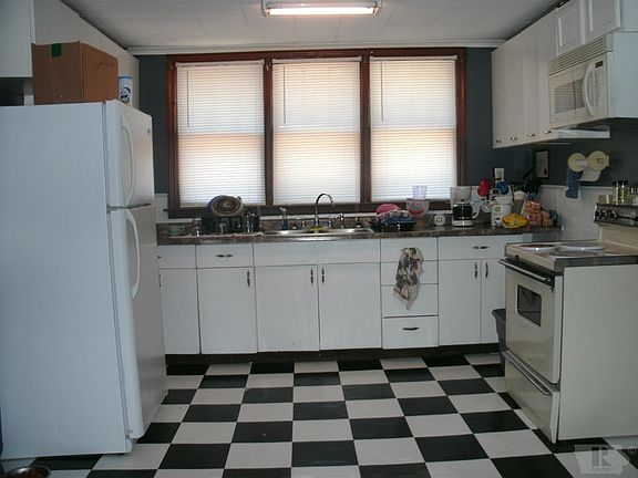 4th image of 600 E Grimes St